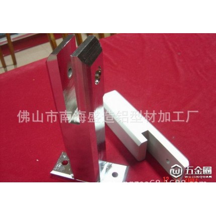 佛山鋁型材 訂做浴室玻璃門(mén)鉸鏈、鋁合金玻璃夾、鋁合金合頁(yè)