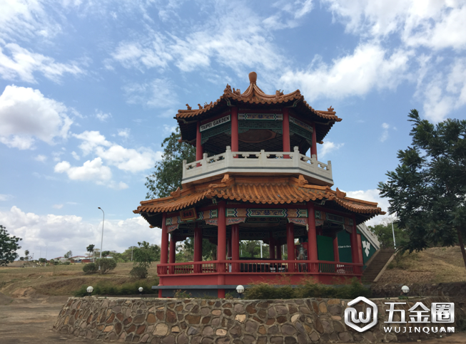 臺(tái)灣人當(dāng)年修的小亭子，現(xiàn)在在中國(guó)援建的國(guó)際會(huì)議中心的一個(gè)角落里。