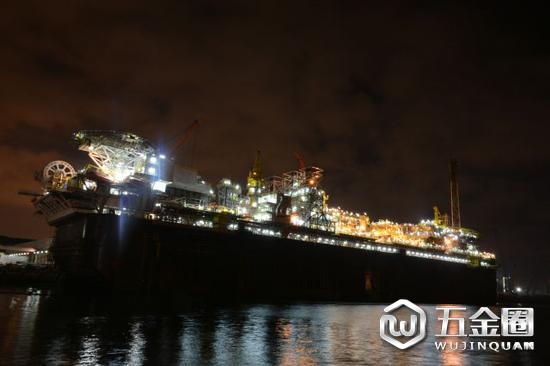 P67停泊在海油工程青島場(chǎng)地碼頭