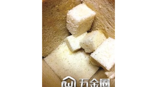 綠茶餐廳招牌菜“面包誘惑”長(zhǎng)霉  店長(zhǎng)稱系供貨商的食材有問題并10倍賠償