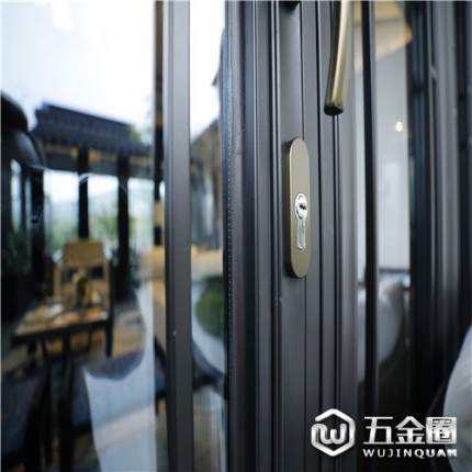復(fù)古門窗廠家熱銷中式仿古斷橋鋁門窗定制古鎮(zhèn)中式別墅中國風(fēng)門窗